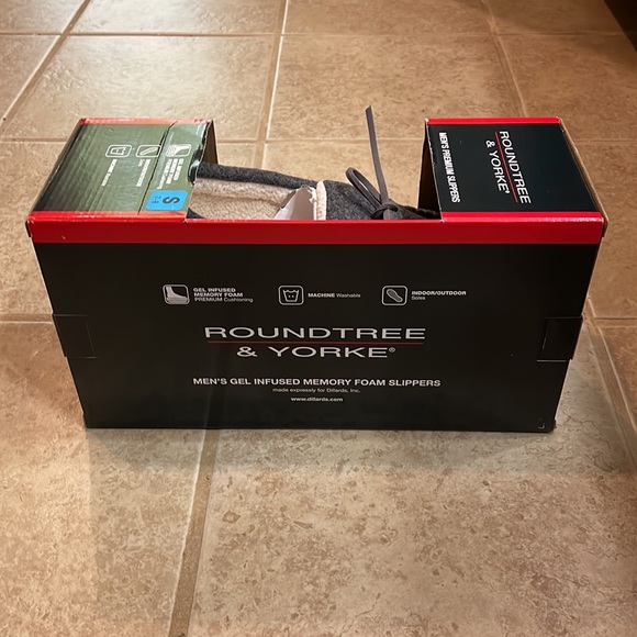 NWT Mens gray Slippers size small - Picture 4 of 4